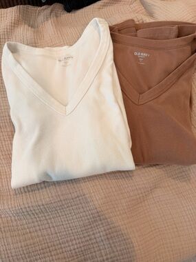 Old Navy Maternity V-Neck Ribbed Long Sleeve top- Cream & Brown